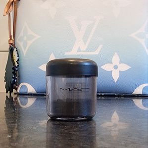 Mac colour pigment powder